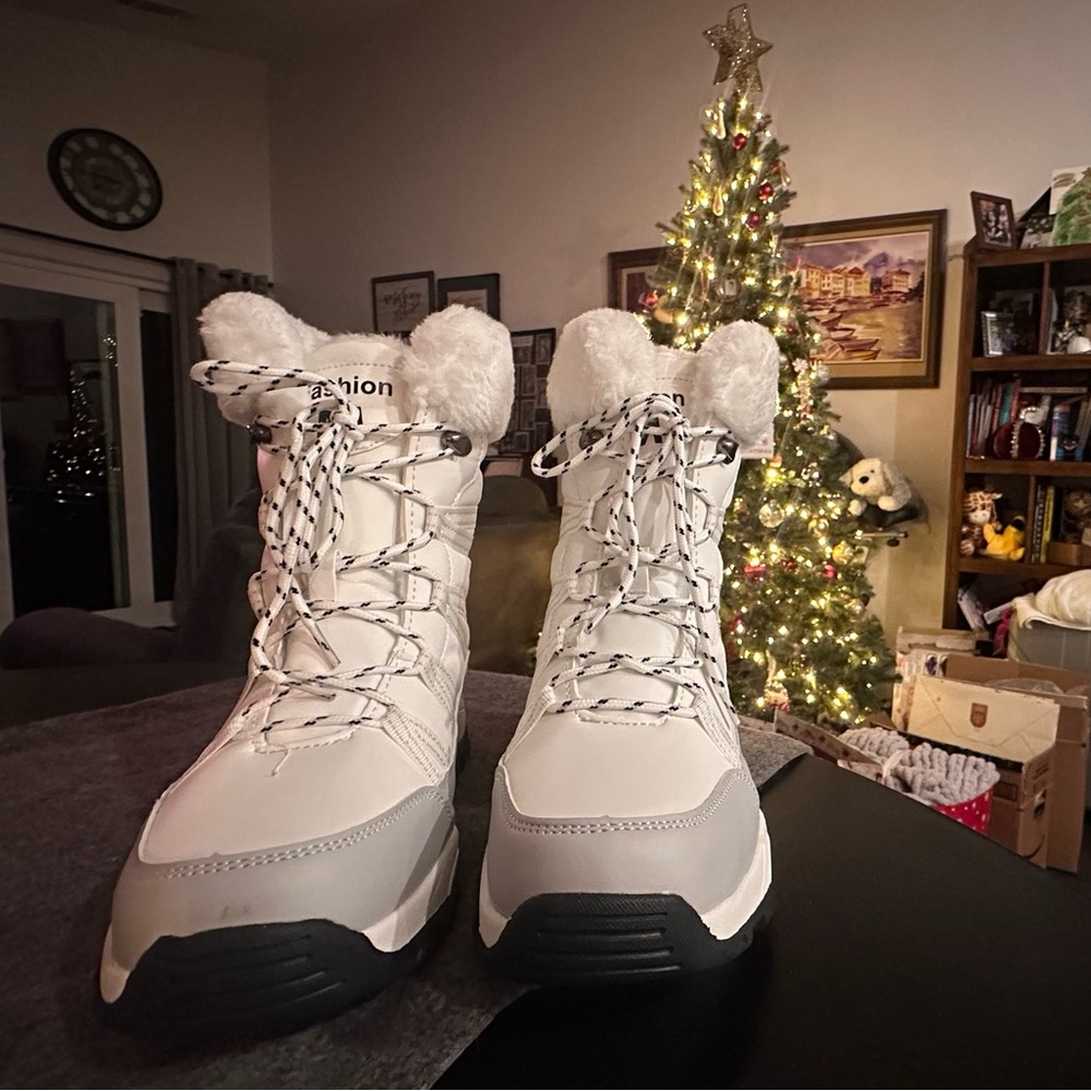 Cozy Women's Winter Boots in White and Gray